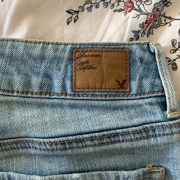 American Eagle high waisted shorts w/ stitch detai - Picture 3 of 5